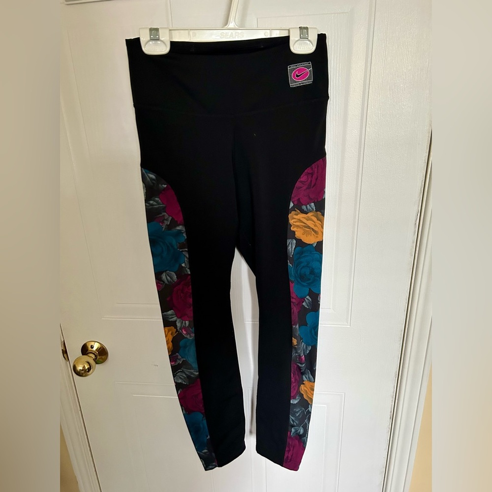 Nike Black and Pink Athletic 7/8 Leggings -  Size S - EUC